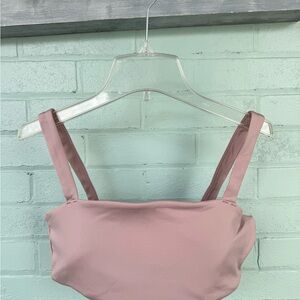 Vuori Evolve Square Neck Bra Top size M in excellent pre owned condition.